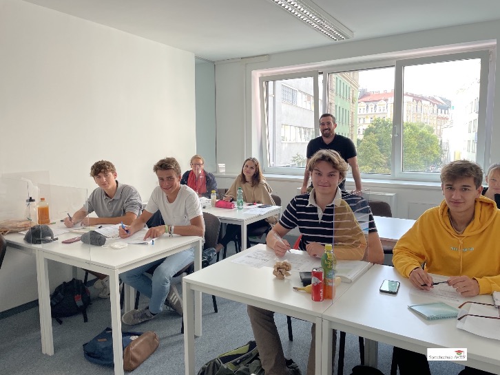 How can I pay for a language course or an ÖIF exam?